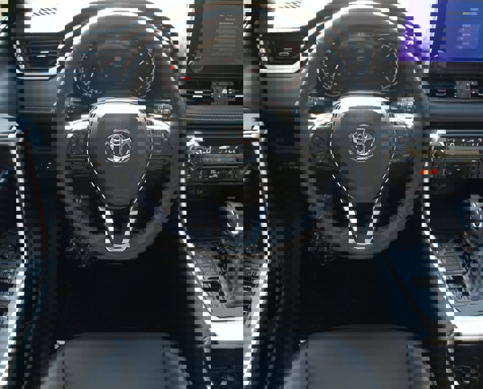 Used 2025 Toyota RAV4 XLE Premium image 5