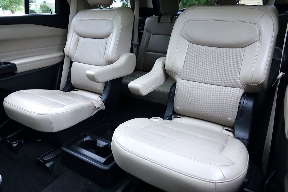 Used 2020 Ford Explorer Limited w/ Class III Trailer Tow Package RWD image 12