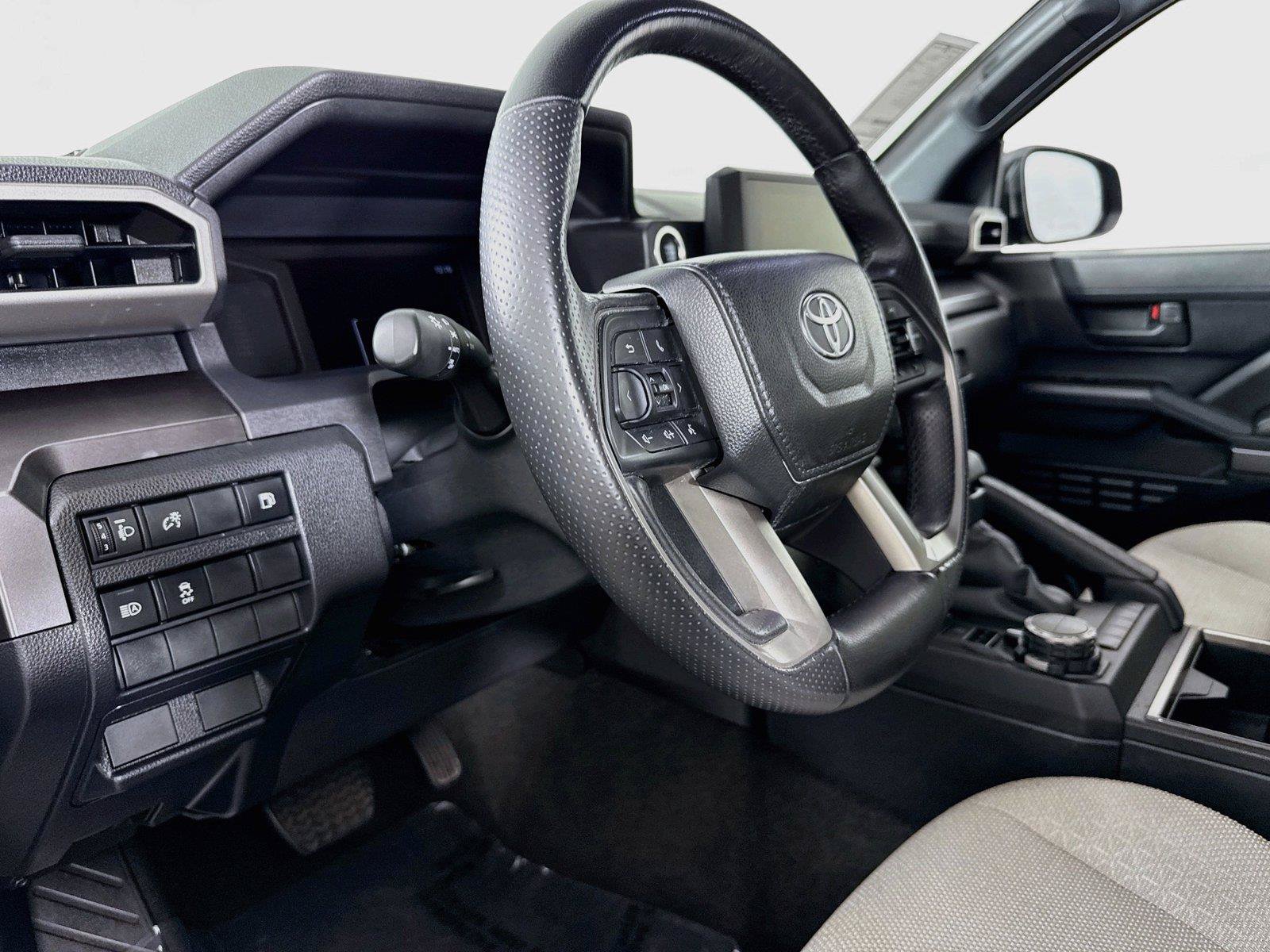 Certified 2025 Toyota 4Runner SR5 AWD/4WD image 4