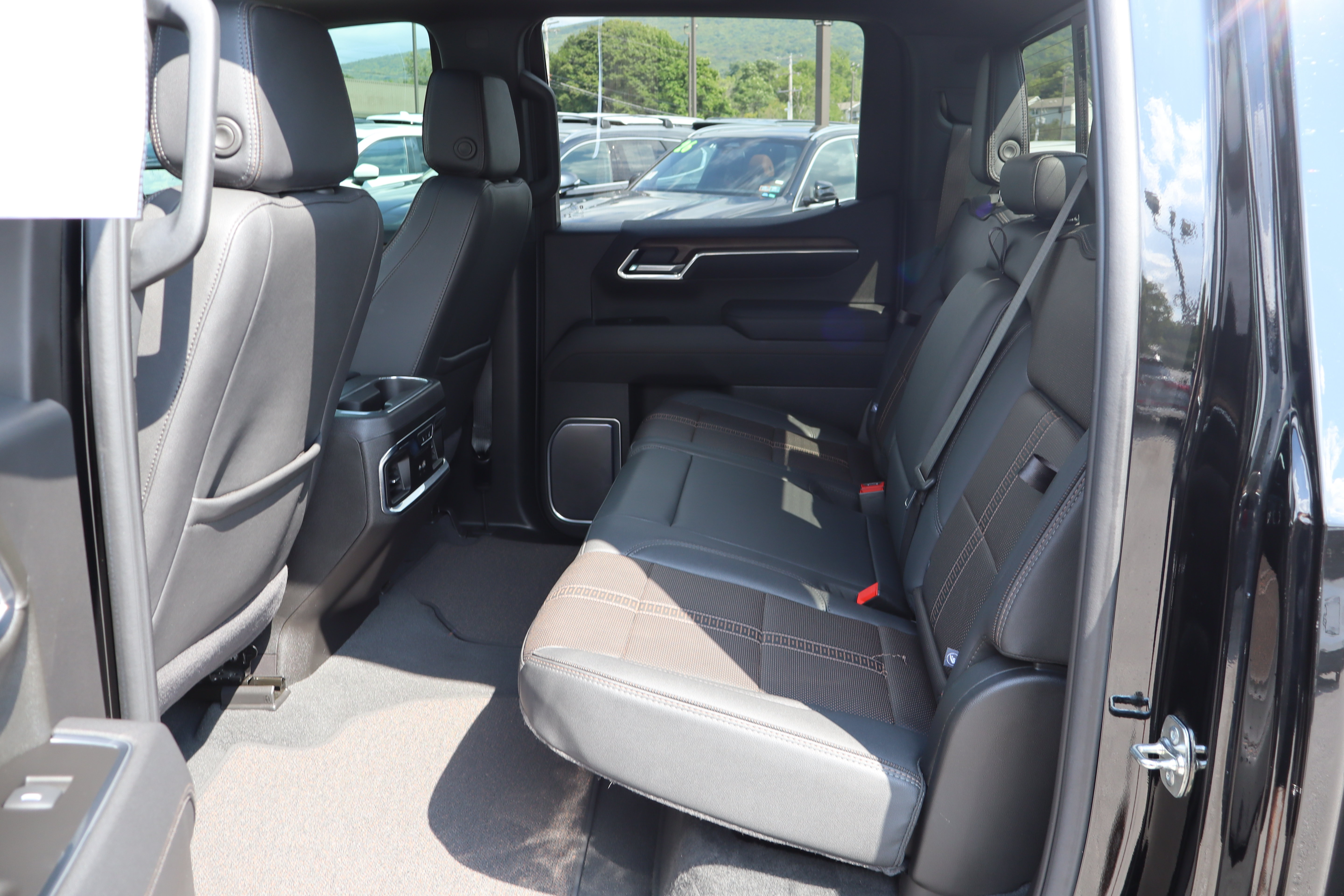 Used 2025 Chevrolet Silverado 1500 High Country w/ Midnight Edition AWD/4WD image 14