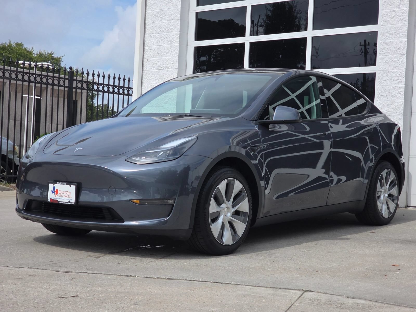 Used 2023 Tesla Model Y Long Range AWD/4WD image 9