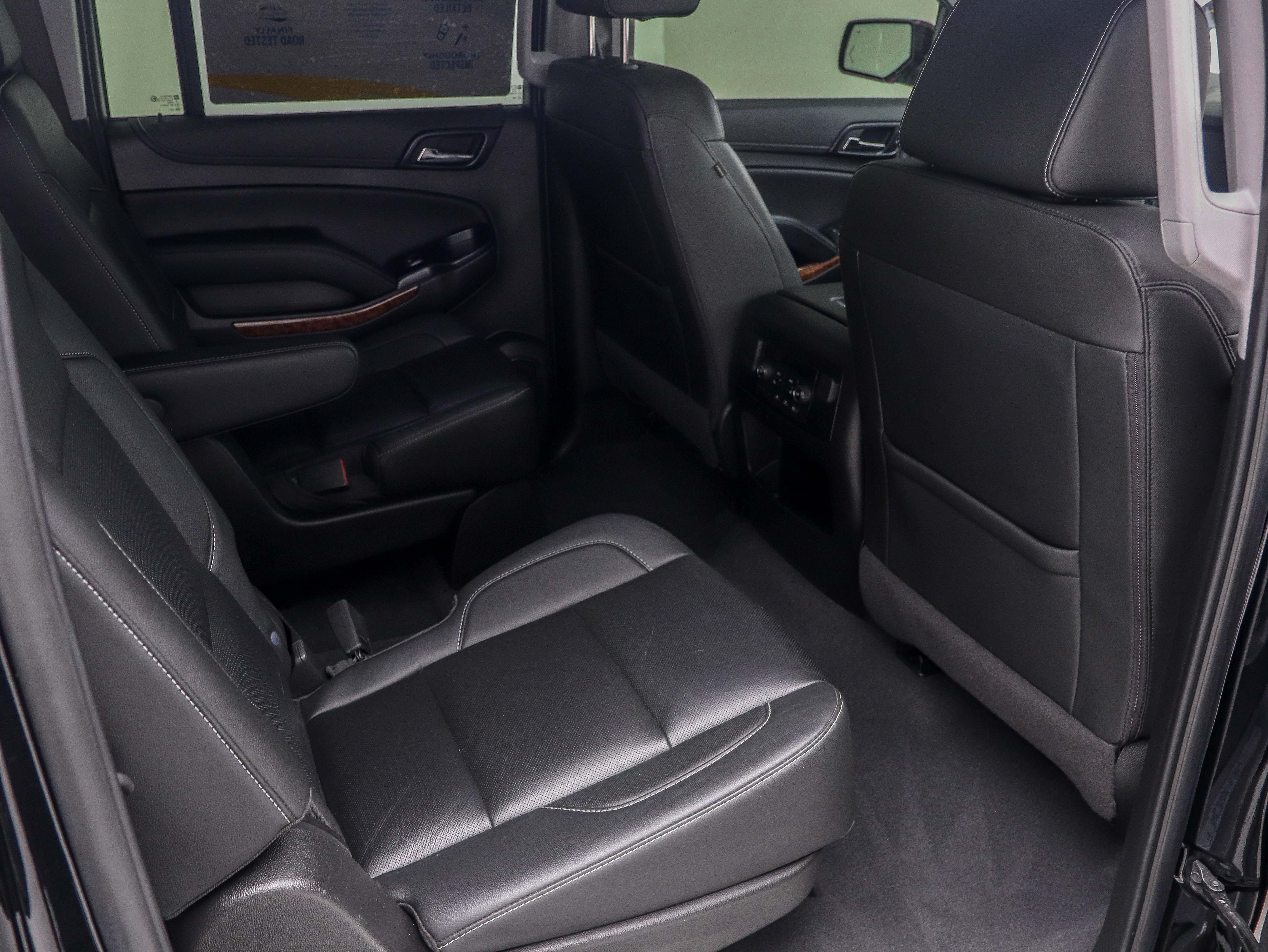 Used 2020 Chevrolet Suburban Premier AWD/4WD image 14