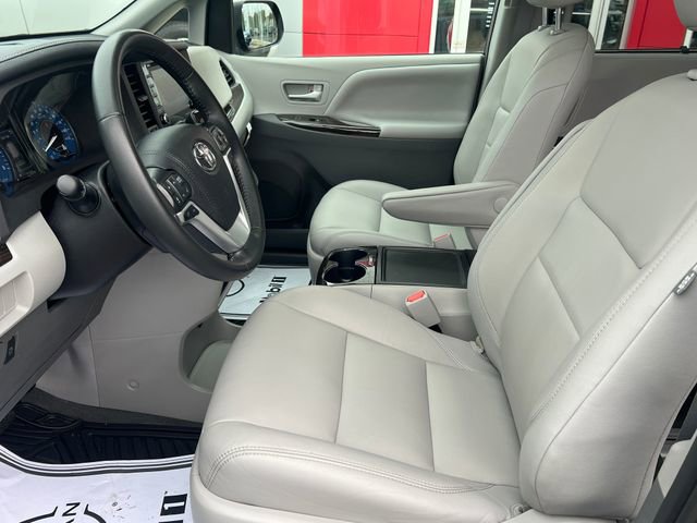 Used 2020 Toyota Sienna XLE w/ XLE Navigation Package image 25