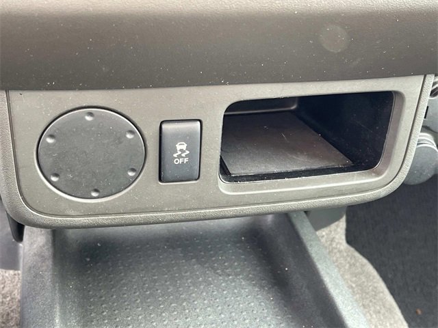 Used 2013 Nissan Frontier SV image 26