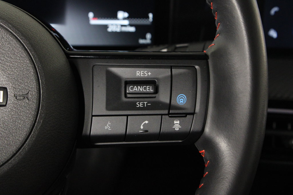 Certified 2025 Nissan Kicks SR FWD image 27