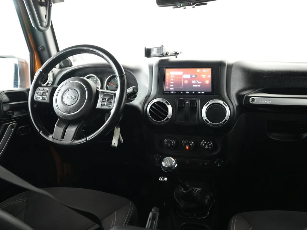 Used 2014 Jeep Wrangler Rubicon w/ Power Convenience Group AWD/4WD image 10