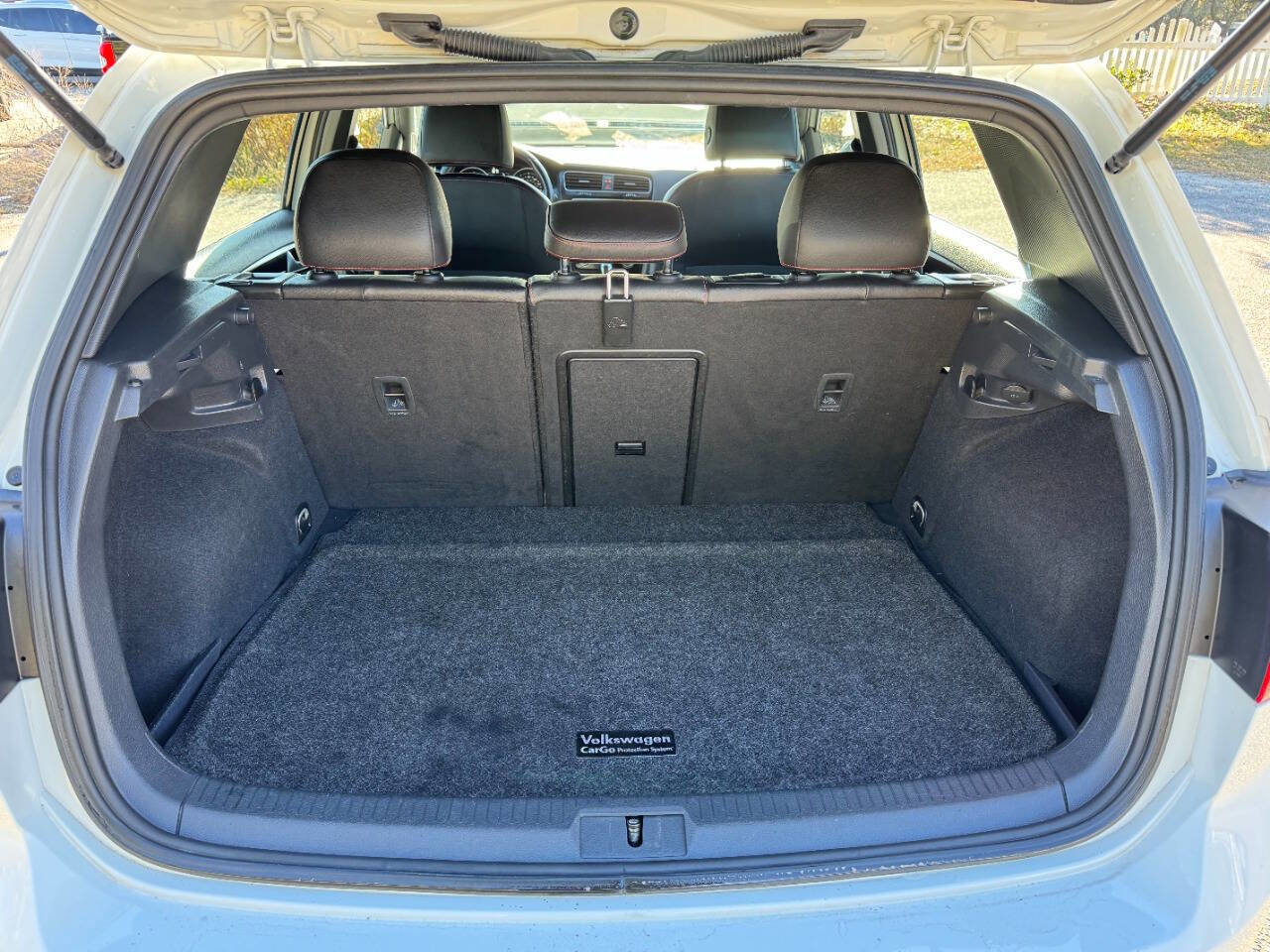 Used 2017 Volkswagen GTI SE image 12