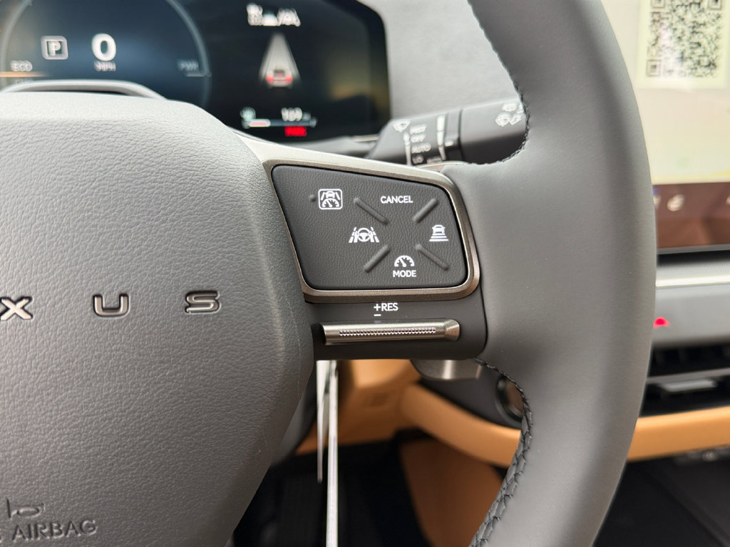 New 2026 Lexus ES 350h AWD image 17