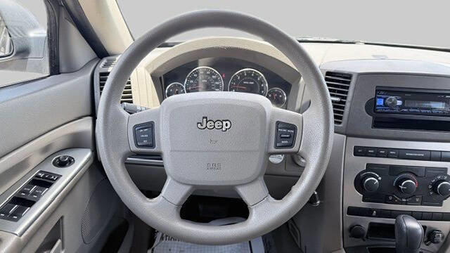 Used 2007 Jeep Grand Cherokee Laredo w/ Cargo Convenience Group RWD image 19
