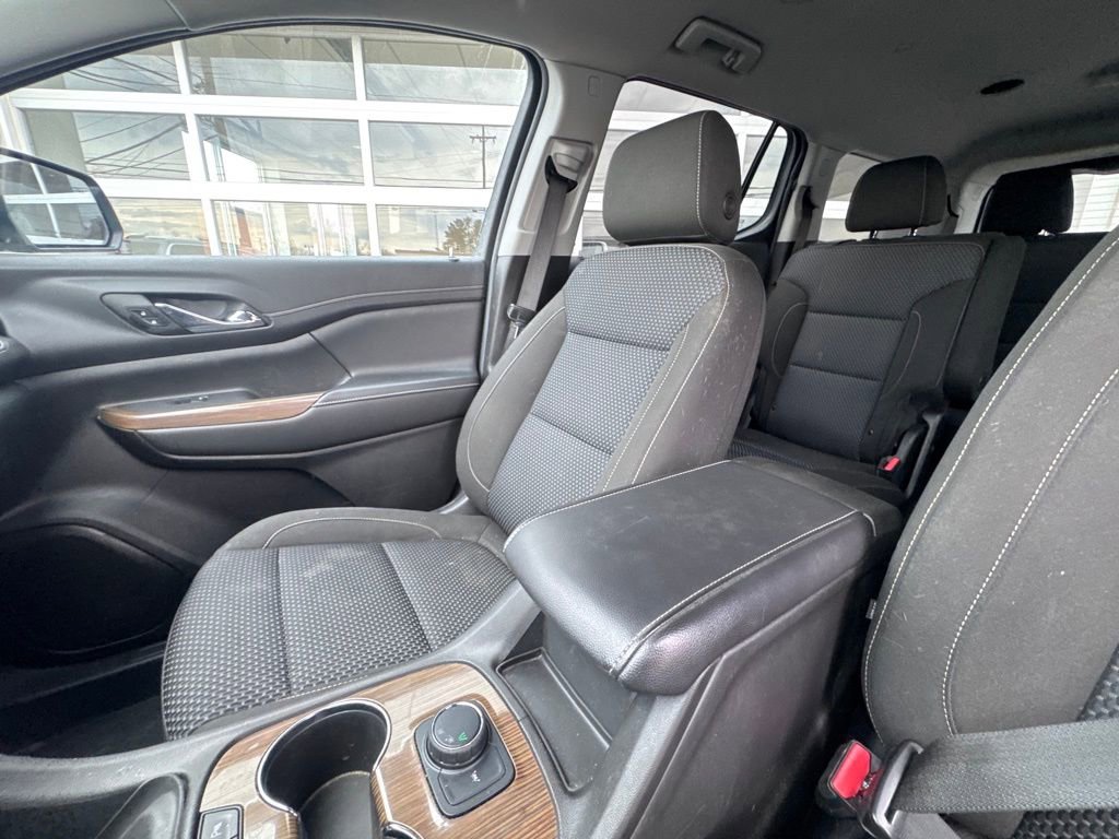Used 2023 GMC Acadia SLE w/ LPO, Floor Liner Package FWD image 18