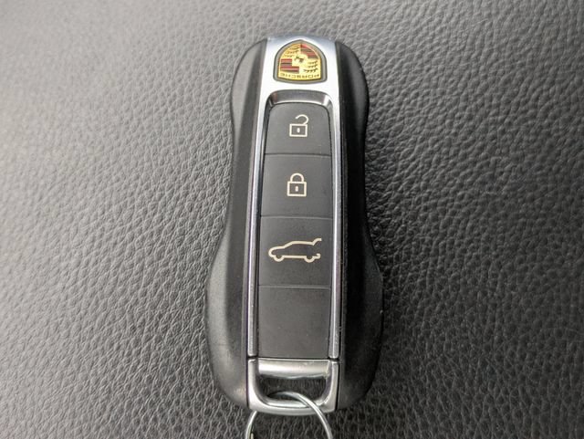 Used 2022 Porsche Cayenne AWD/4WD image 29