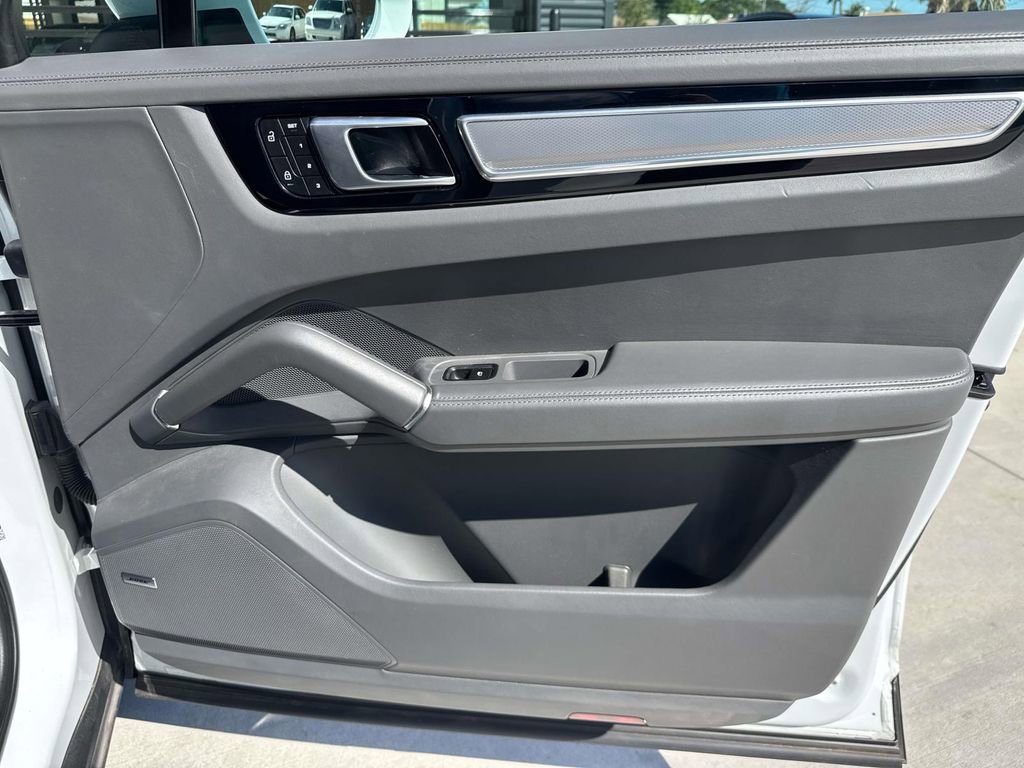 Certified 2022 Porsche Cayenne Platinum Edition image 19