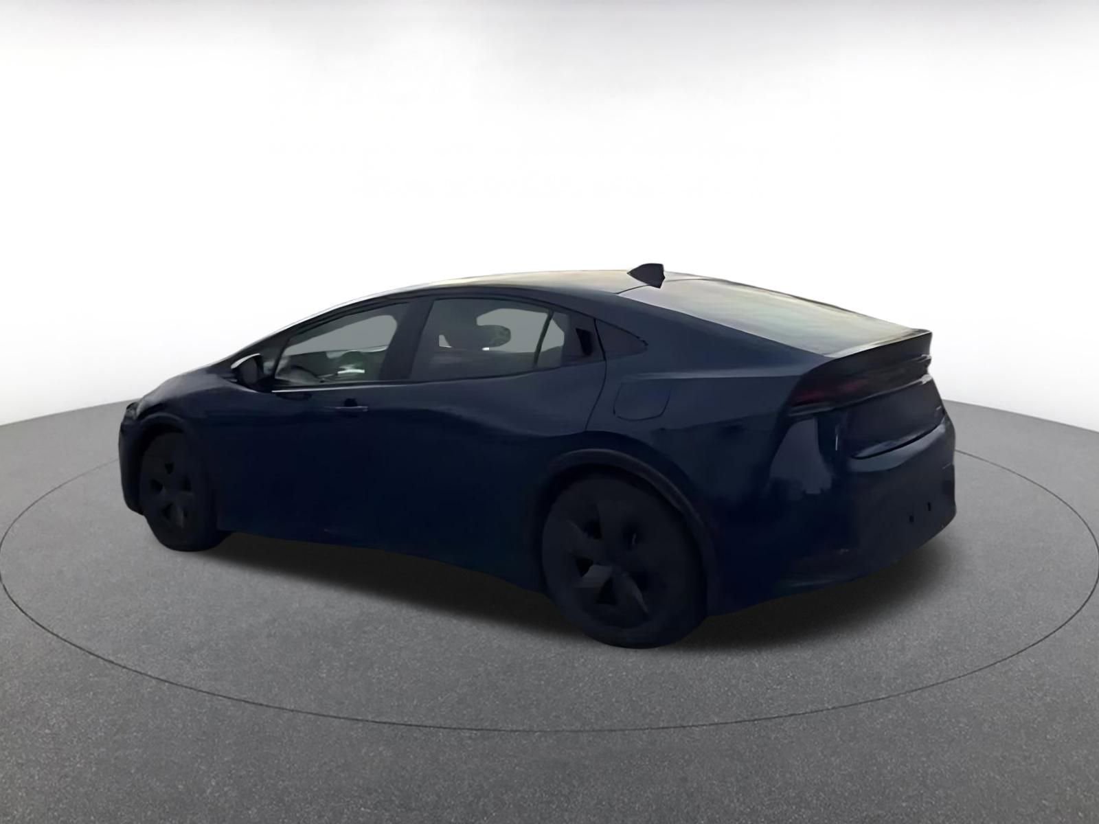 Used 2025 Toyota Prius LE image 9