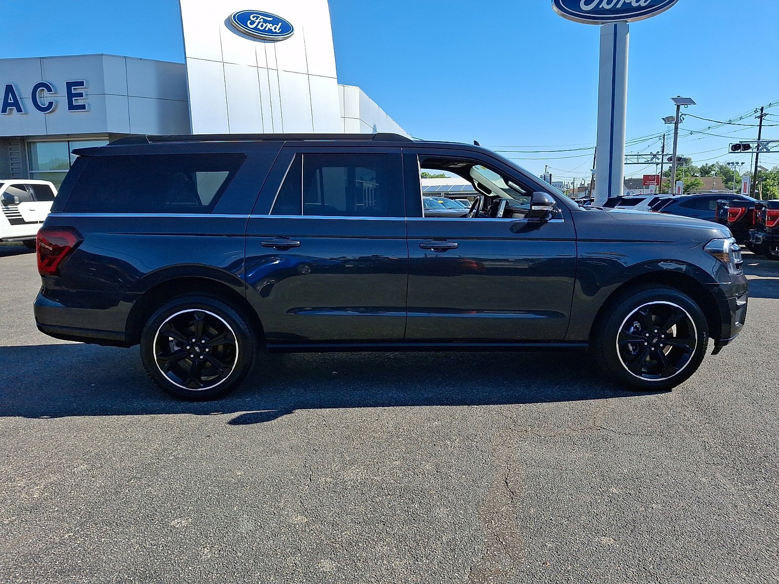 Used 2023 Ford Expedition Max Limited AWD/4WD image 5