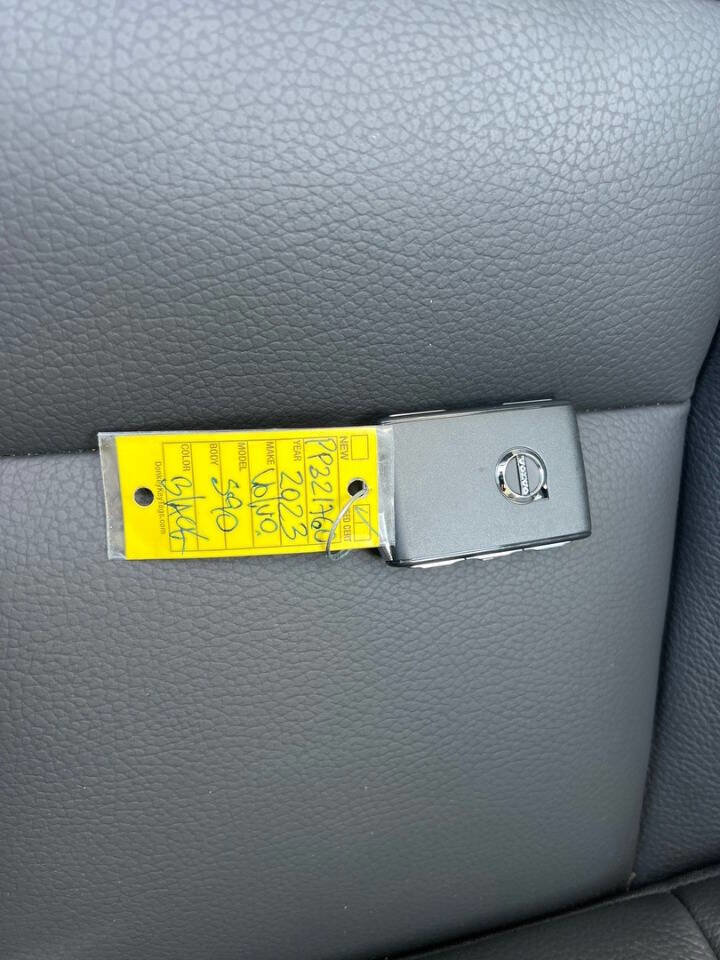 Used 2023 Volvo S90 B6 Plus image 19