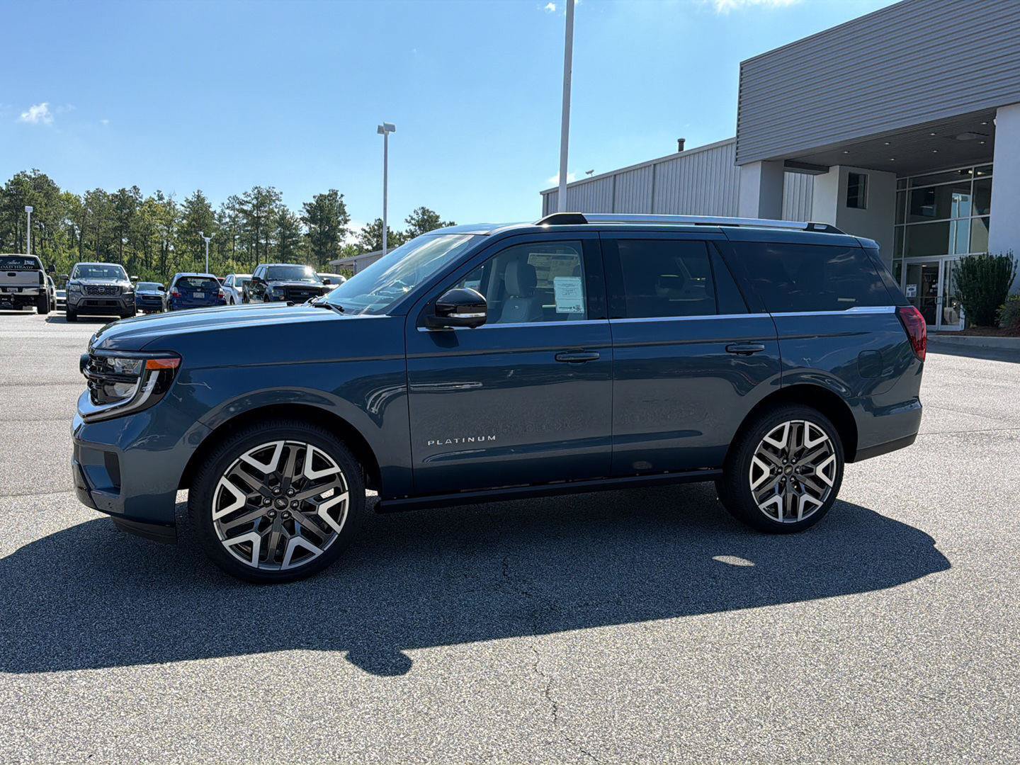New 2027 Ford Expedition Platinum w/ Platinum Ultimate Package AWD/4WD image 4