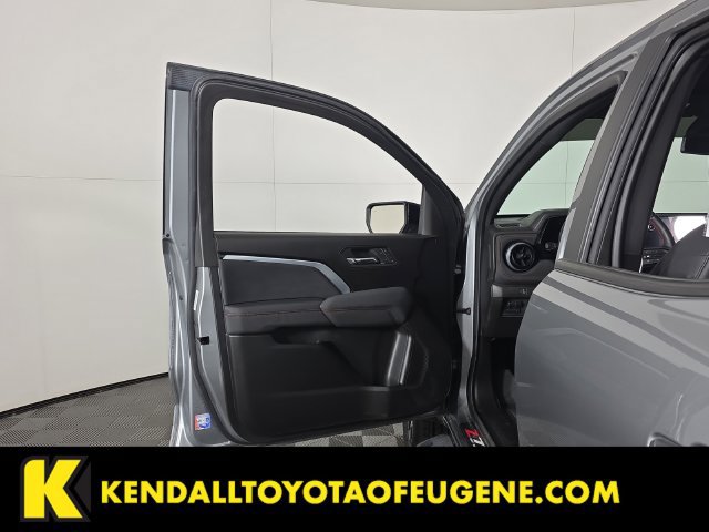 Used 2024 Chevrolet Colorado Z71 w/ Z71 Convenience Package 2 AWD/4WD image 25