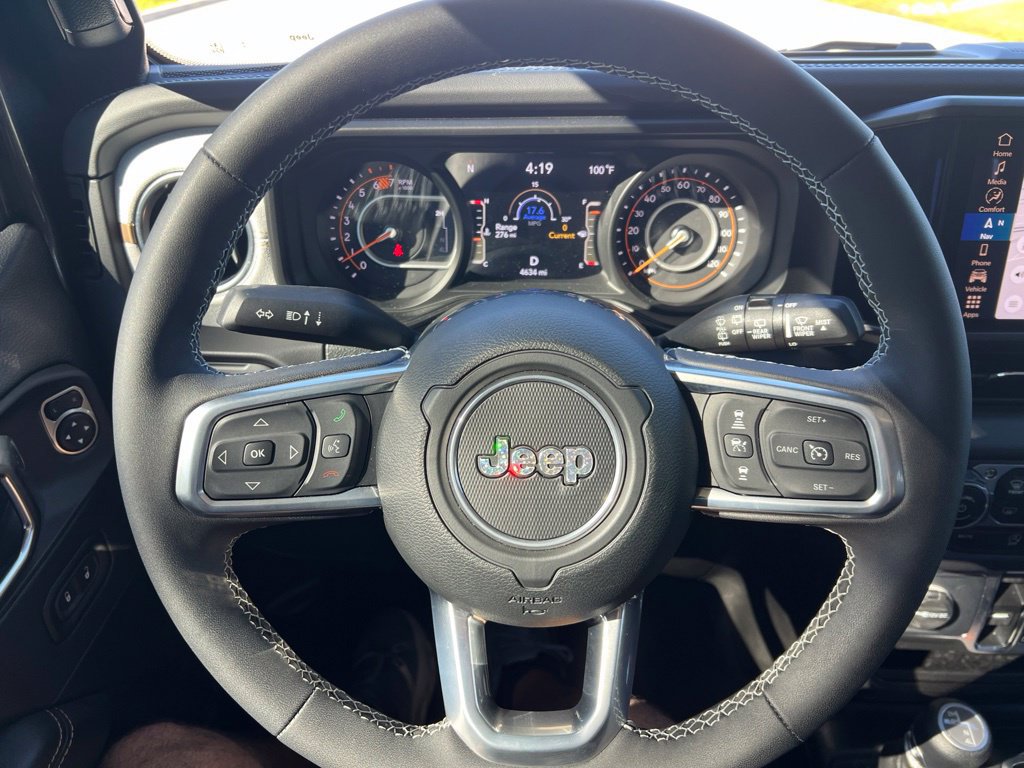 Certified 2025 Jeep Wrangler Unlimited Sahara w/ Technology Group AWD/4WD image 41