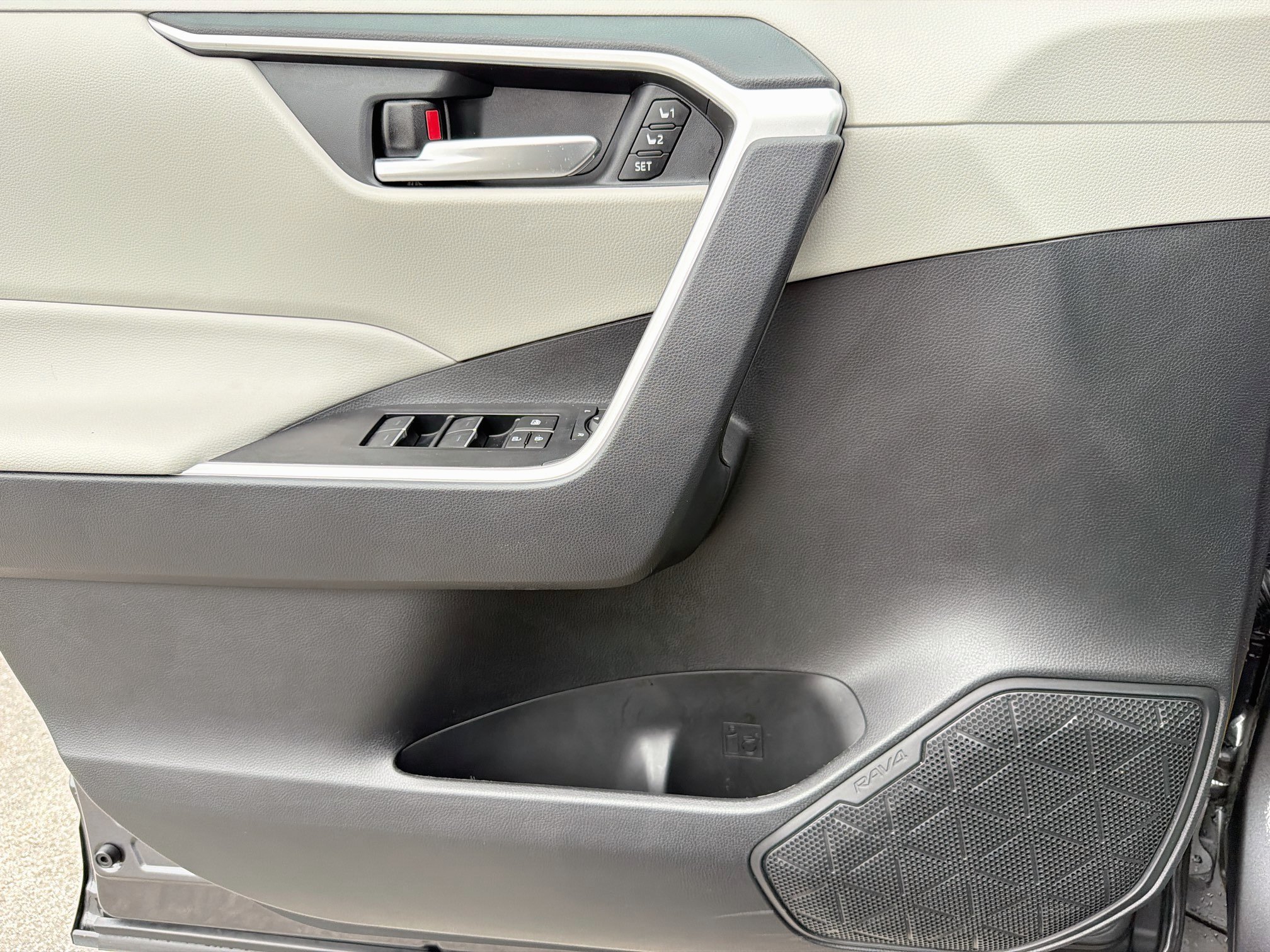 Used 2023 Toyota RAV4 XLE Premium FWD image 22