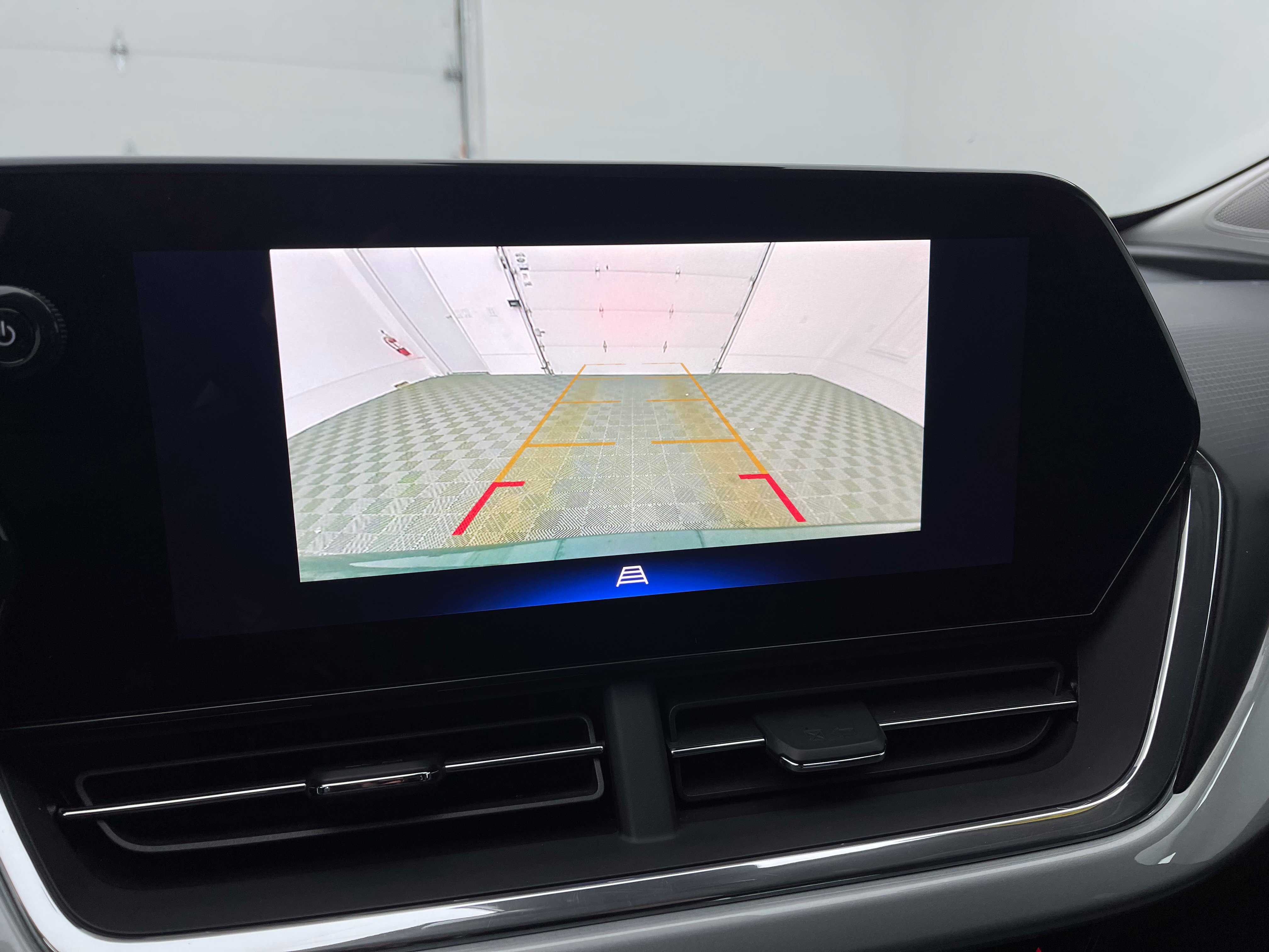 Used 2025 Chevrolet Trax LT FWD image 4