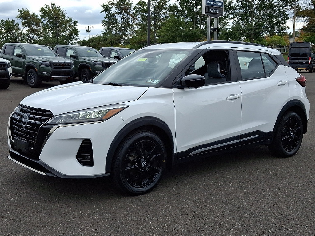 Certified 2023 Nissan Kicks SR w/ SR Premium Package FWD image 3