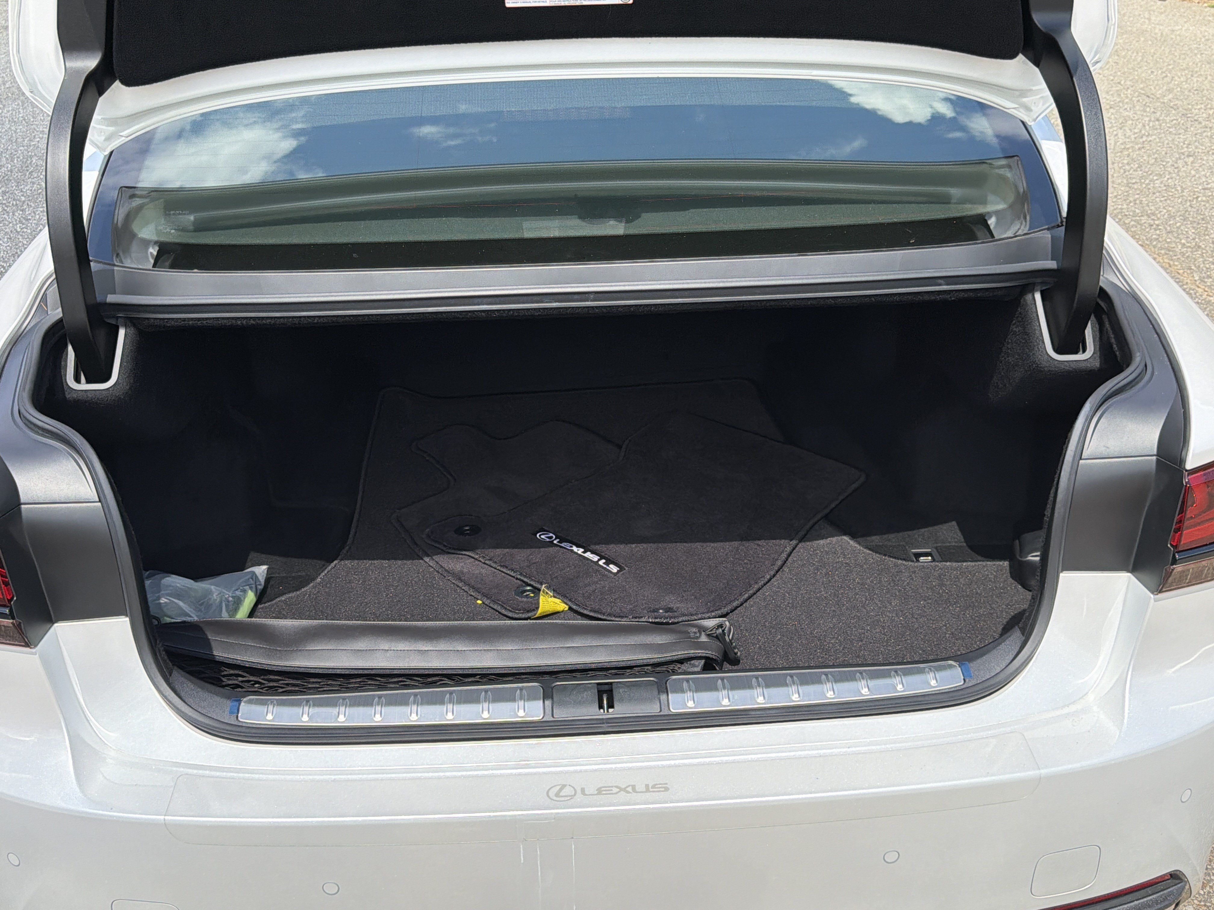 Used 2021 Lexus LS 500 w/ Accessory Package (Z2) RWD image 18