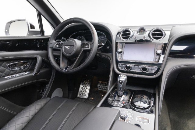 Used 2017 Bentley Bentayga image 12