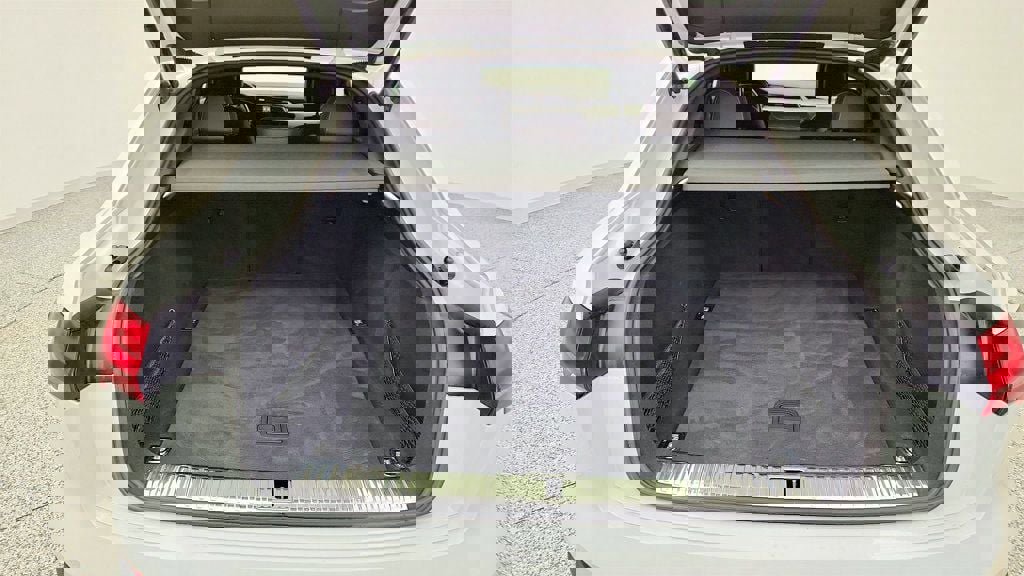 Used 2024 Audi Q8 e-tron Premium Plus image 23