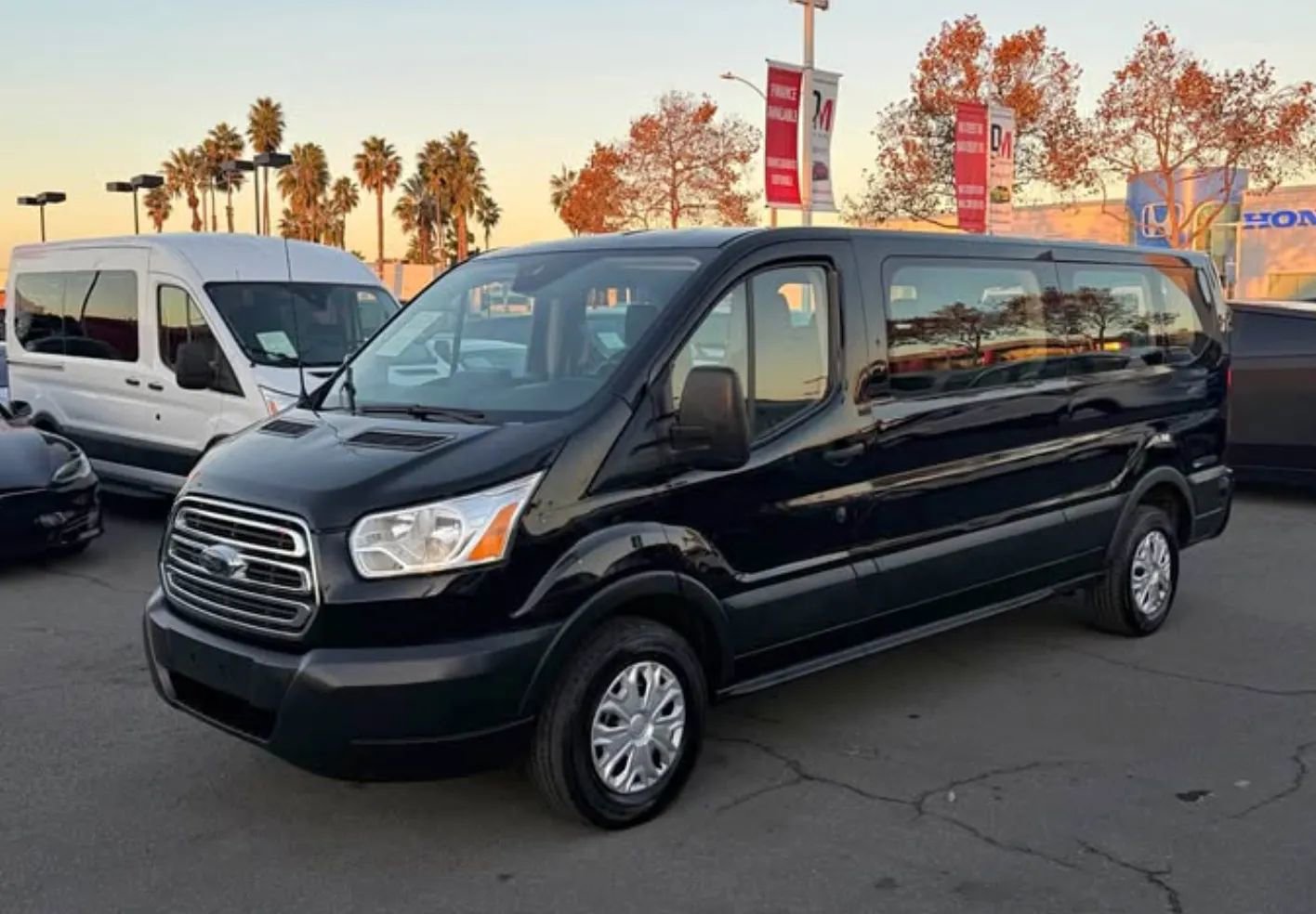 Used 2019 Ford Transit 350 XLT image 2