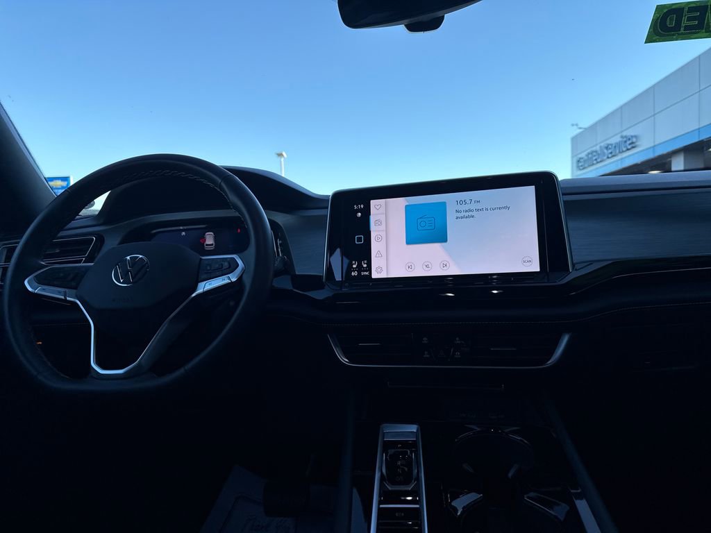 Used 2025 Volkswagen Atlas Cross Sport SE image 14