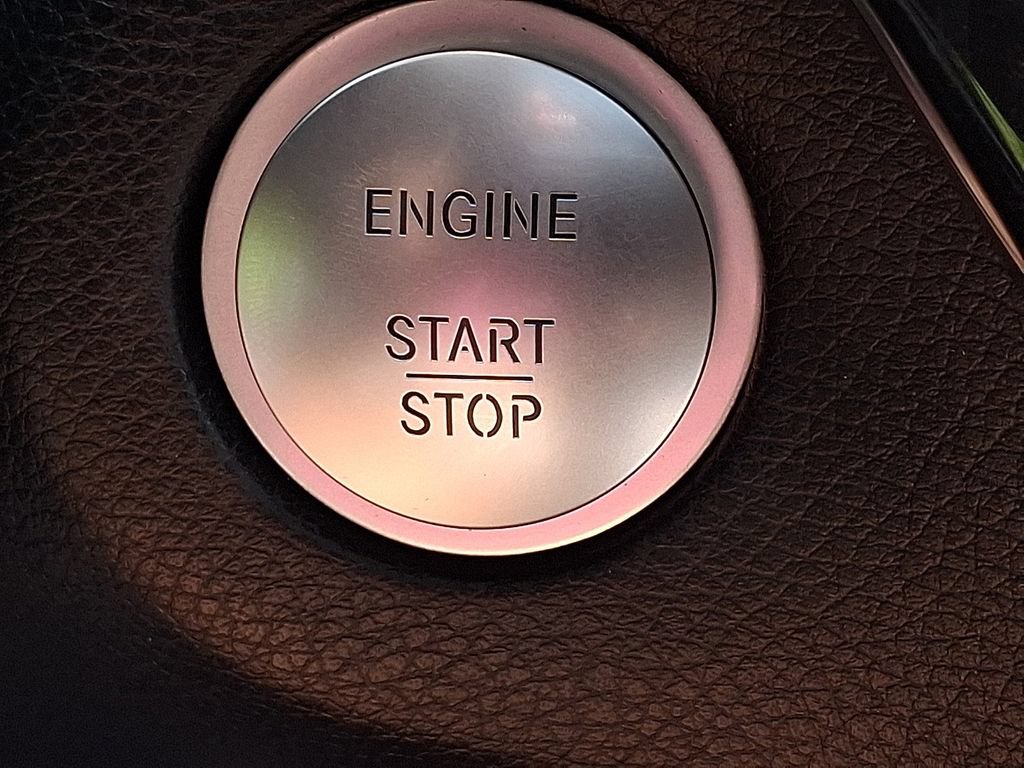 Used 2015 Mercedes-Benz GL 550 4MATIC image 32