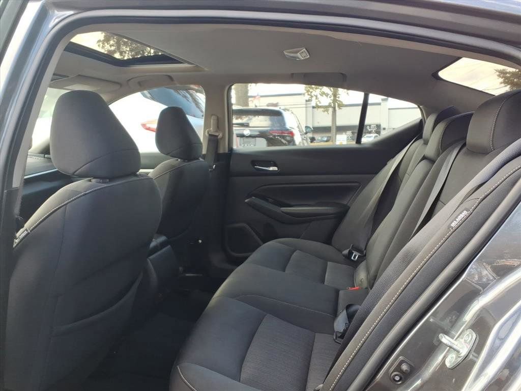 Used 2021 Nissan Altima 2.5 SV w/ SV Premium Package image 22