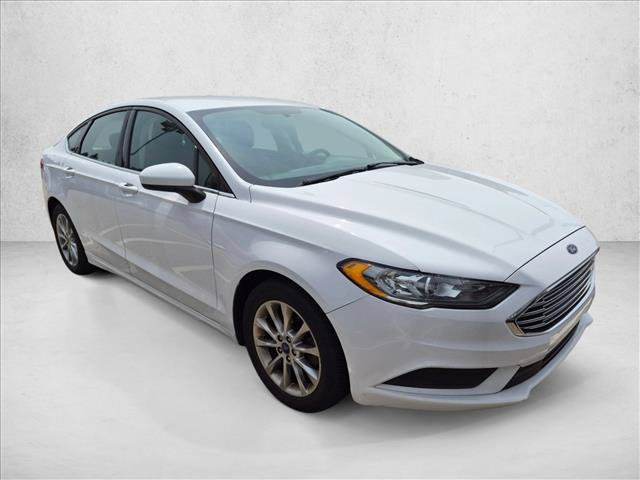 Used 2017 Ford Fusion SE FWD image 3