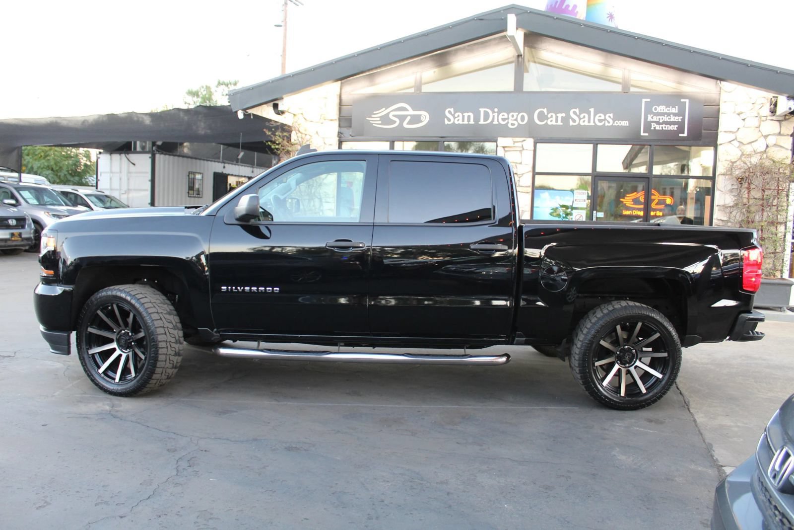 Used 2018 Chevrolet Silverado 1500 Custom w/ Custom Value Package RWD image 2