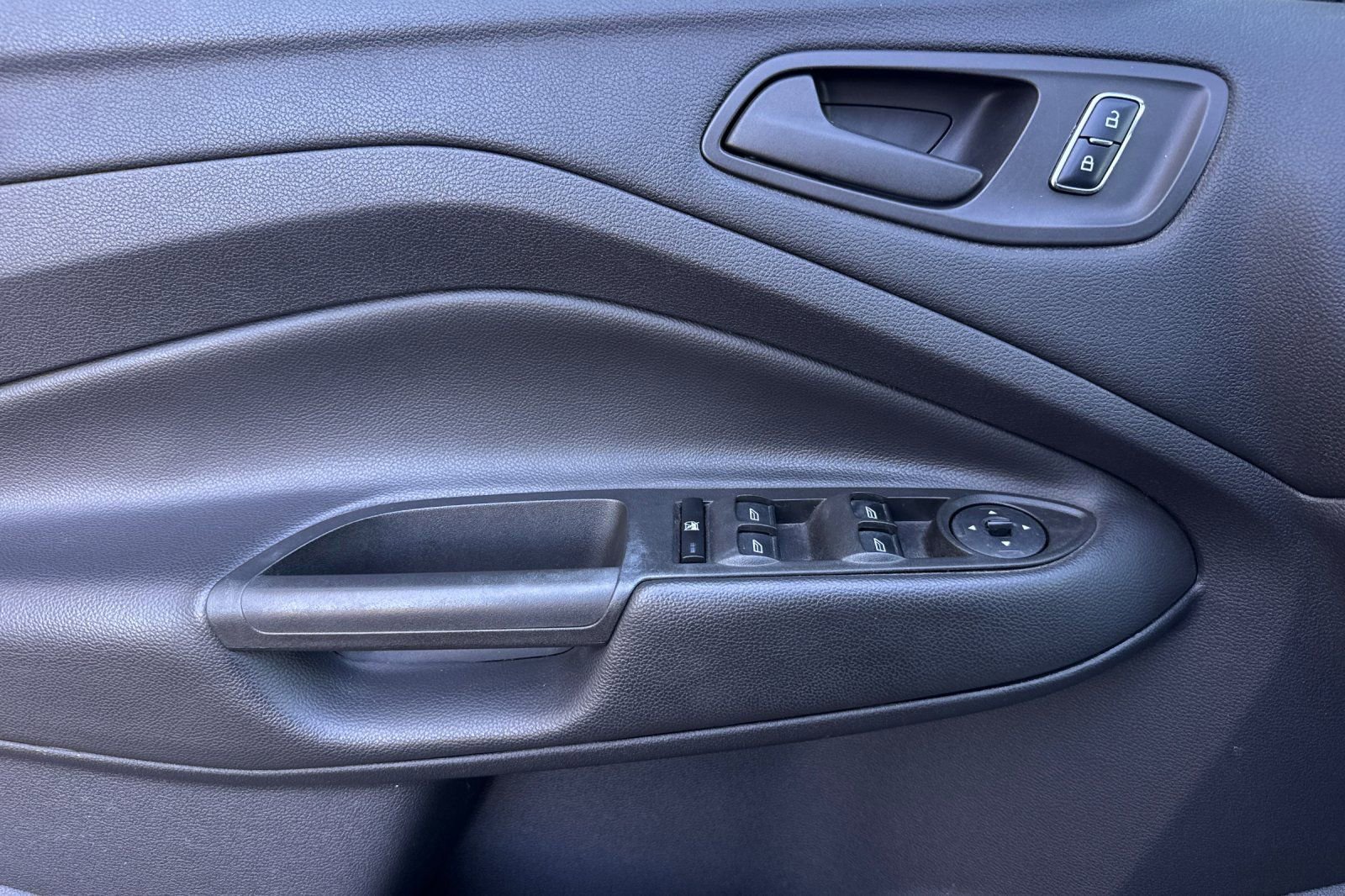 Used 2014 Ford Escape S FWD image 11