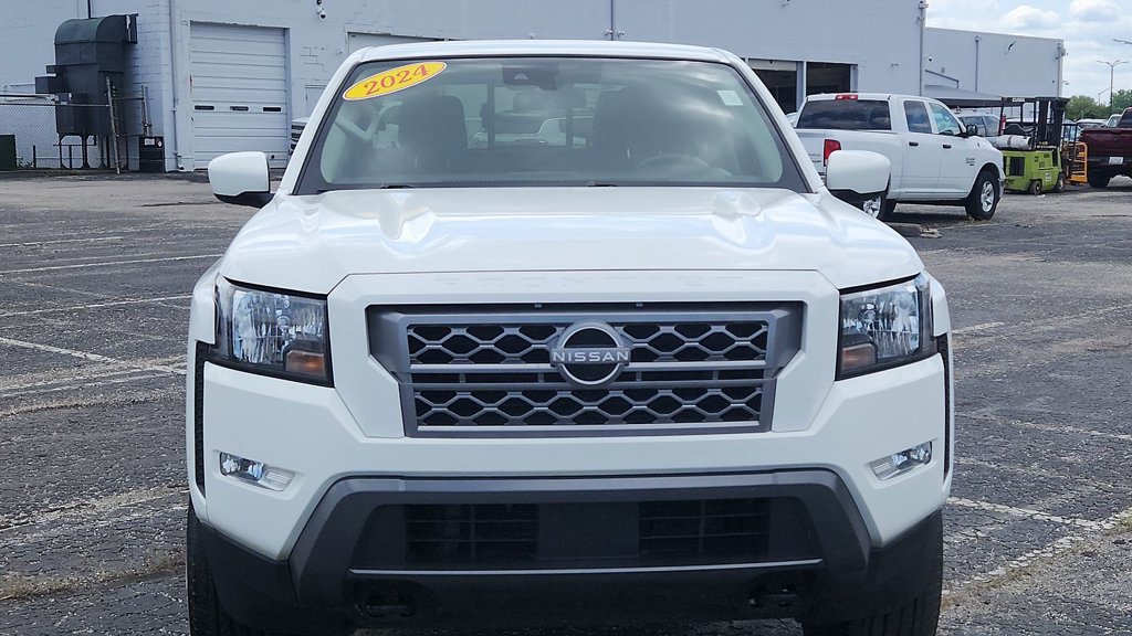 Used 2024 Nissan Frontier SV w/ SV Convenience Package AWD/4WD image 2