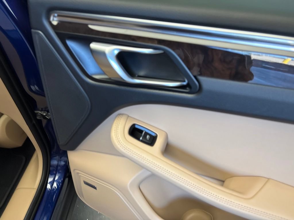 Certified 2026 Porsche Macan AWD/4WD image 27