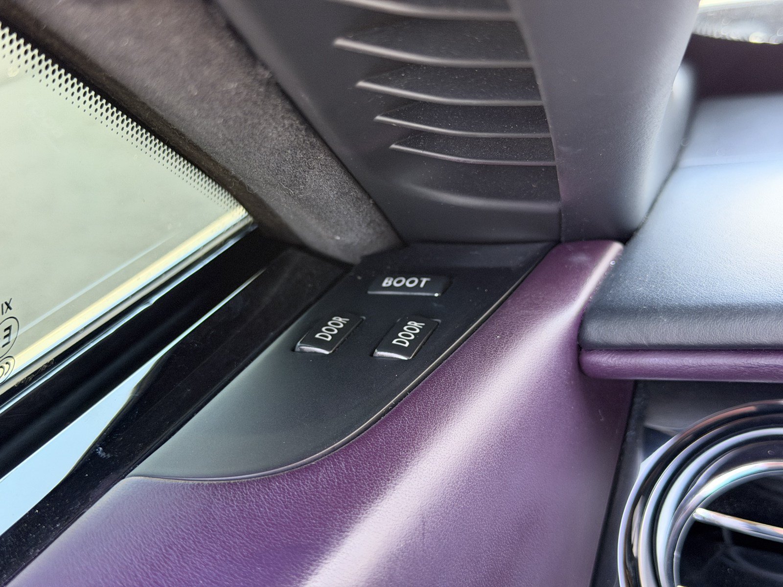 Used 2018 Rolls-Royce Wraith RWD image 19