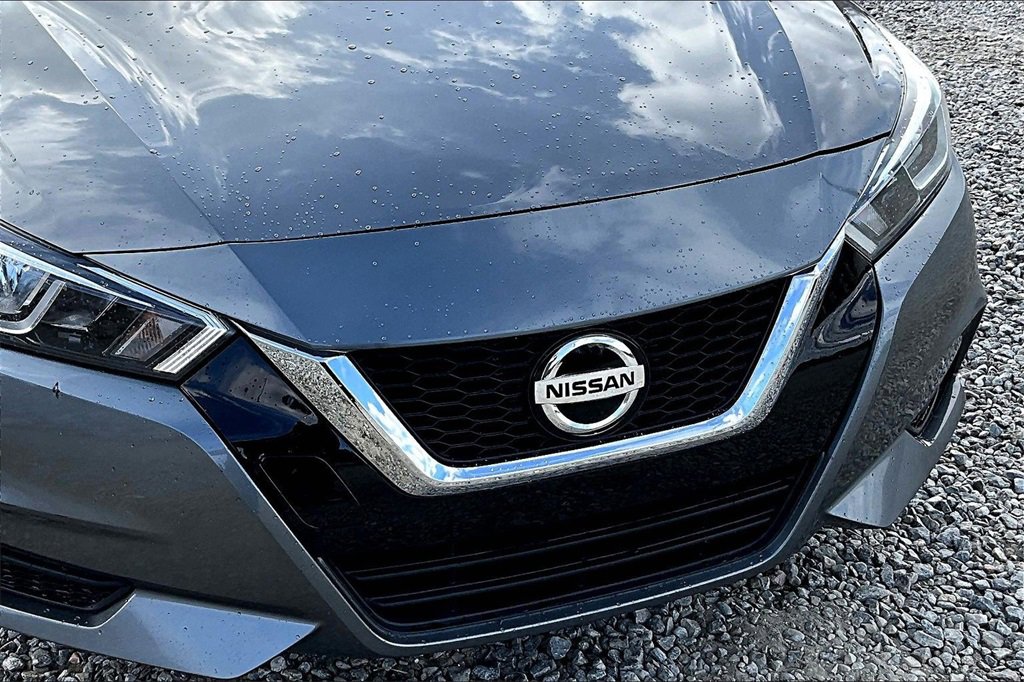 Used 2021 Nissan Versa SV image 25