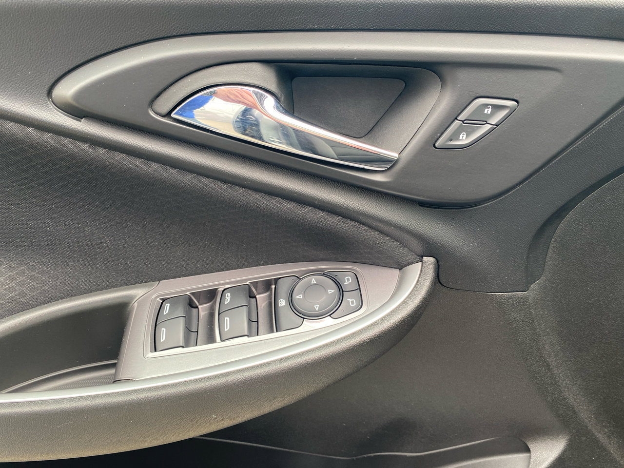 Used 2023 Chevrolet Malibu LT image 9