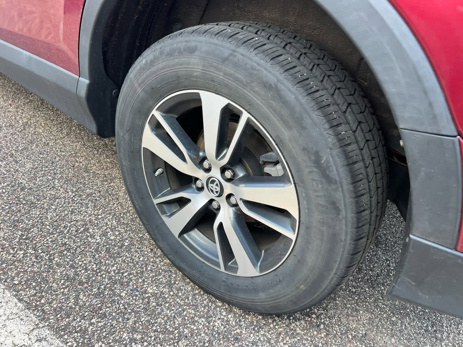 Used 2018 Toyota RAV4 XLE FWD image 7