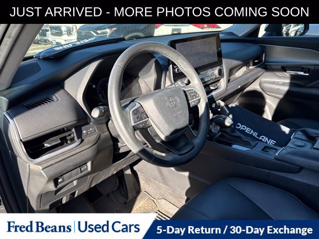 Used 2024 Toyota Grand Highlander AWD image 17