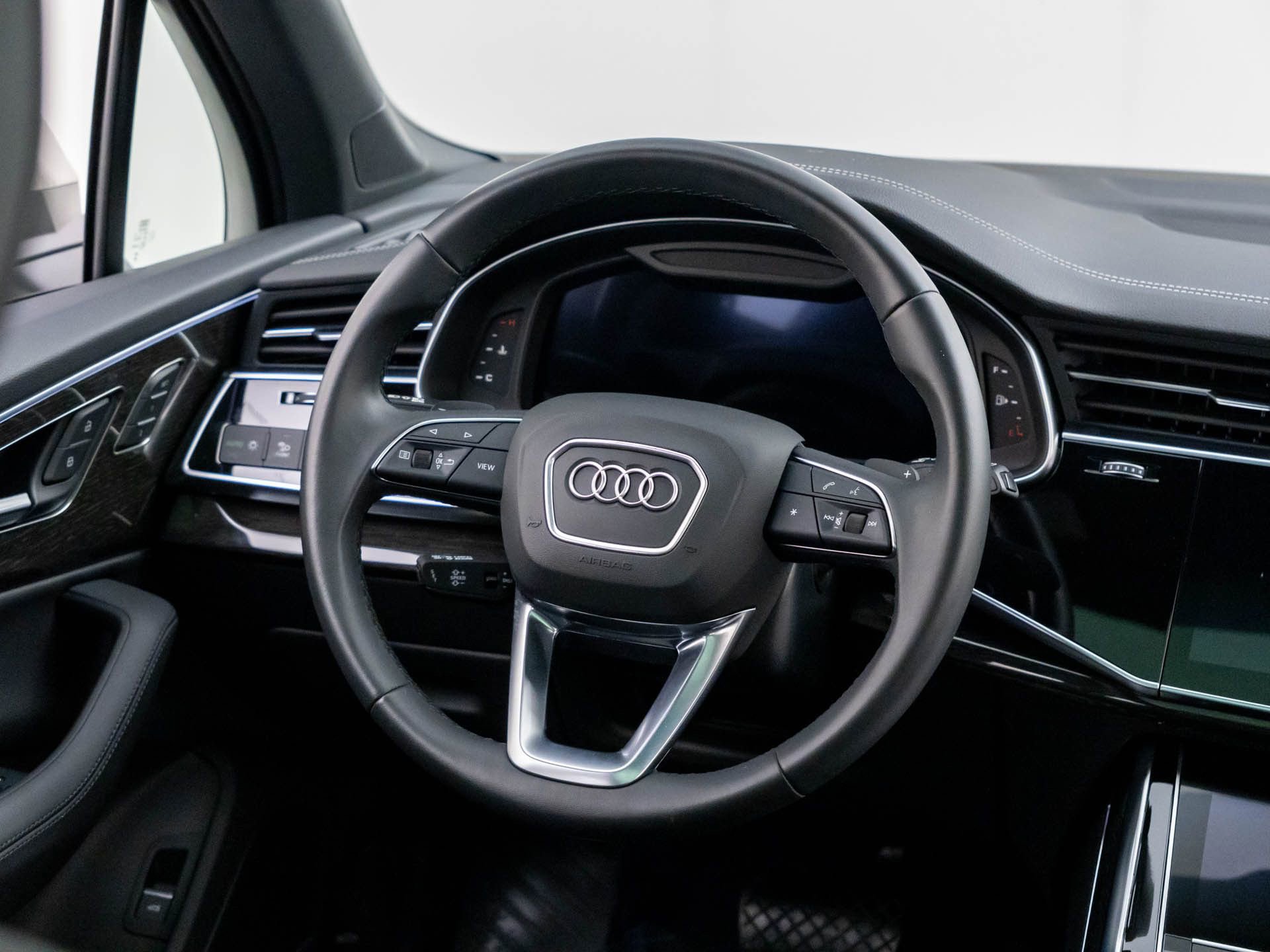 Used 2023 Audi Q7 3.0T Premium Plus image 11