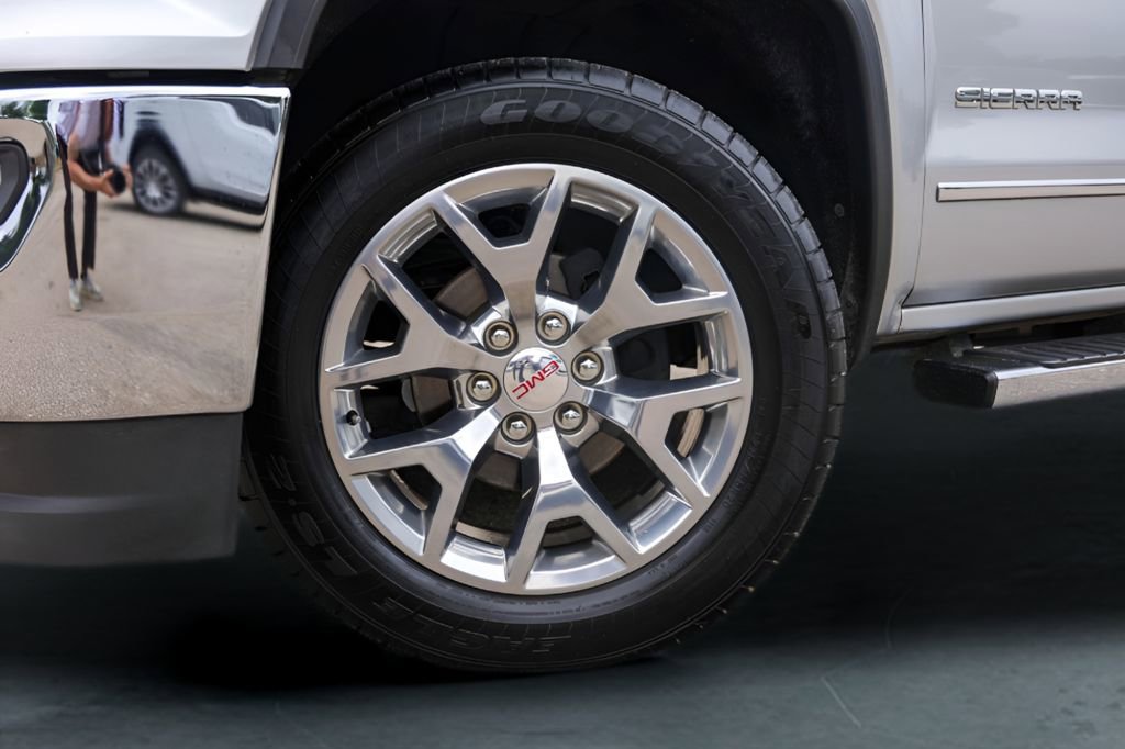 Used 2018 GMC Sierra 1500 SLT w/ Enhanced Driver Alert Package image 4