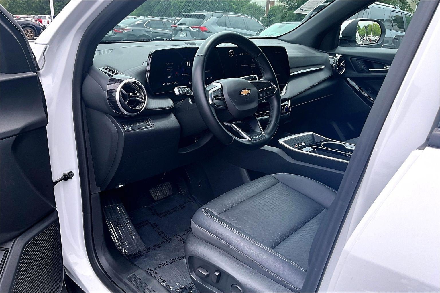 Used 2025 Chevrolet Equinox LT w/ Convenience Package II AWD/4WD image 12