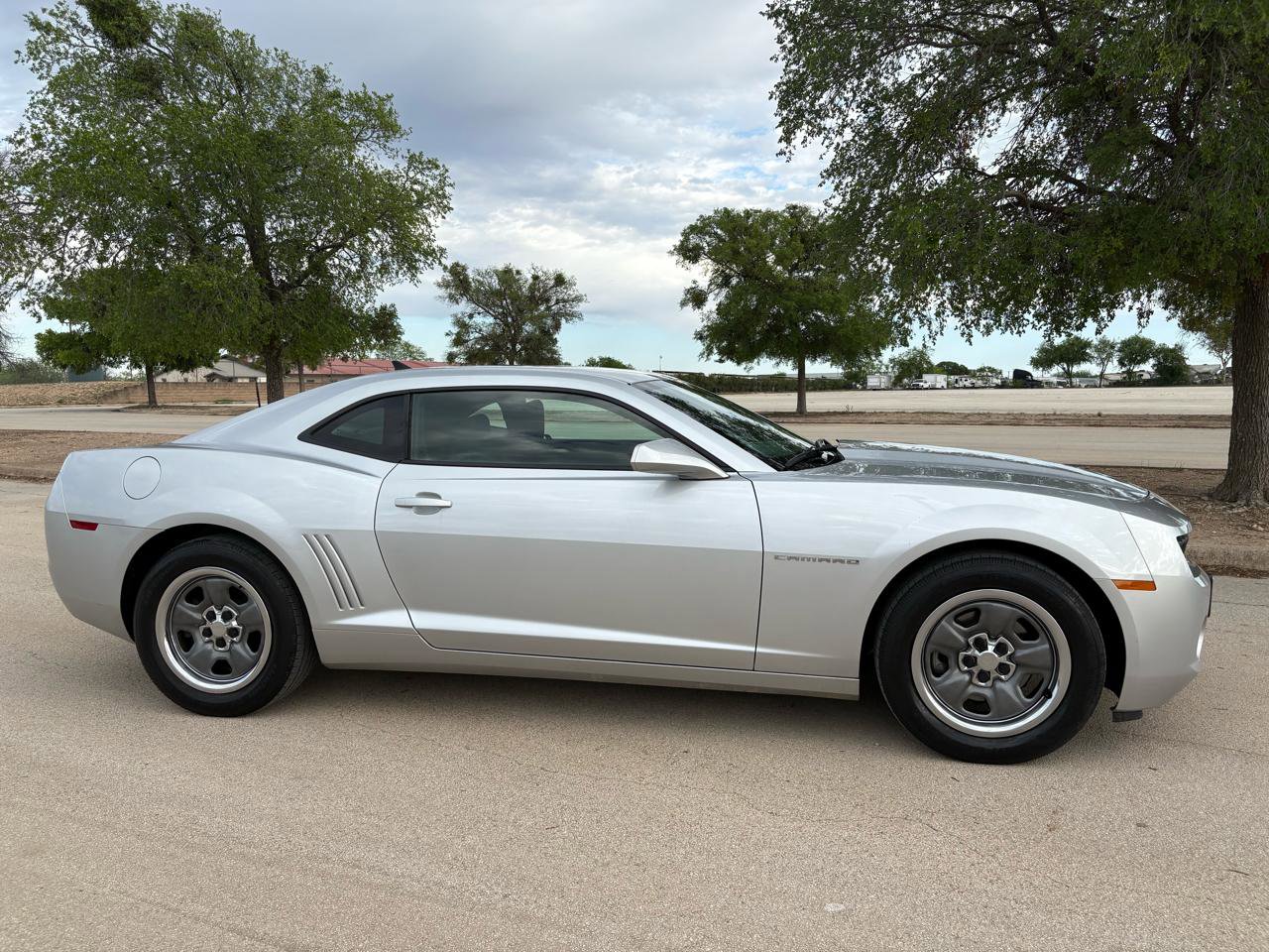 Used 2010 Chevrolet Camaro LS RWD image 57
