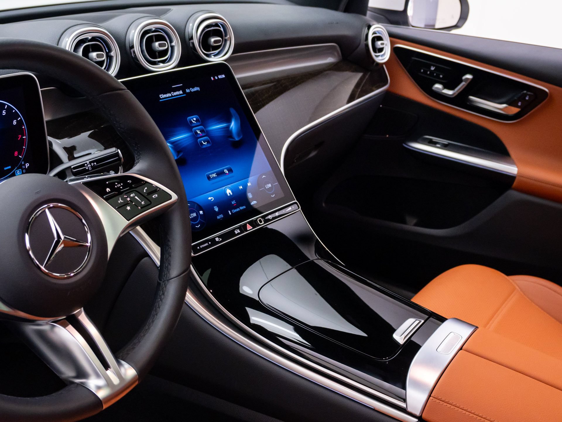 Certified 2025 Mercedes-Benz GLC 300 4MATIC image 12