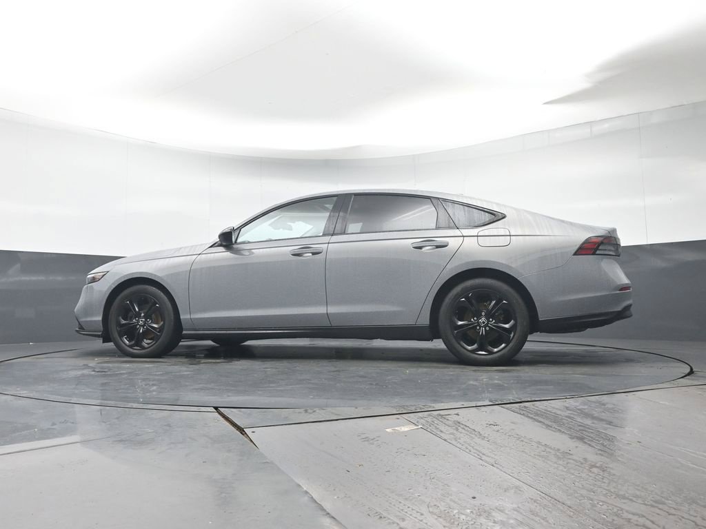 Used 2025 Honda Accord SE image 29