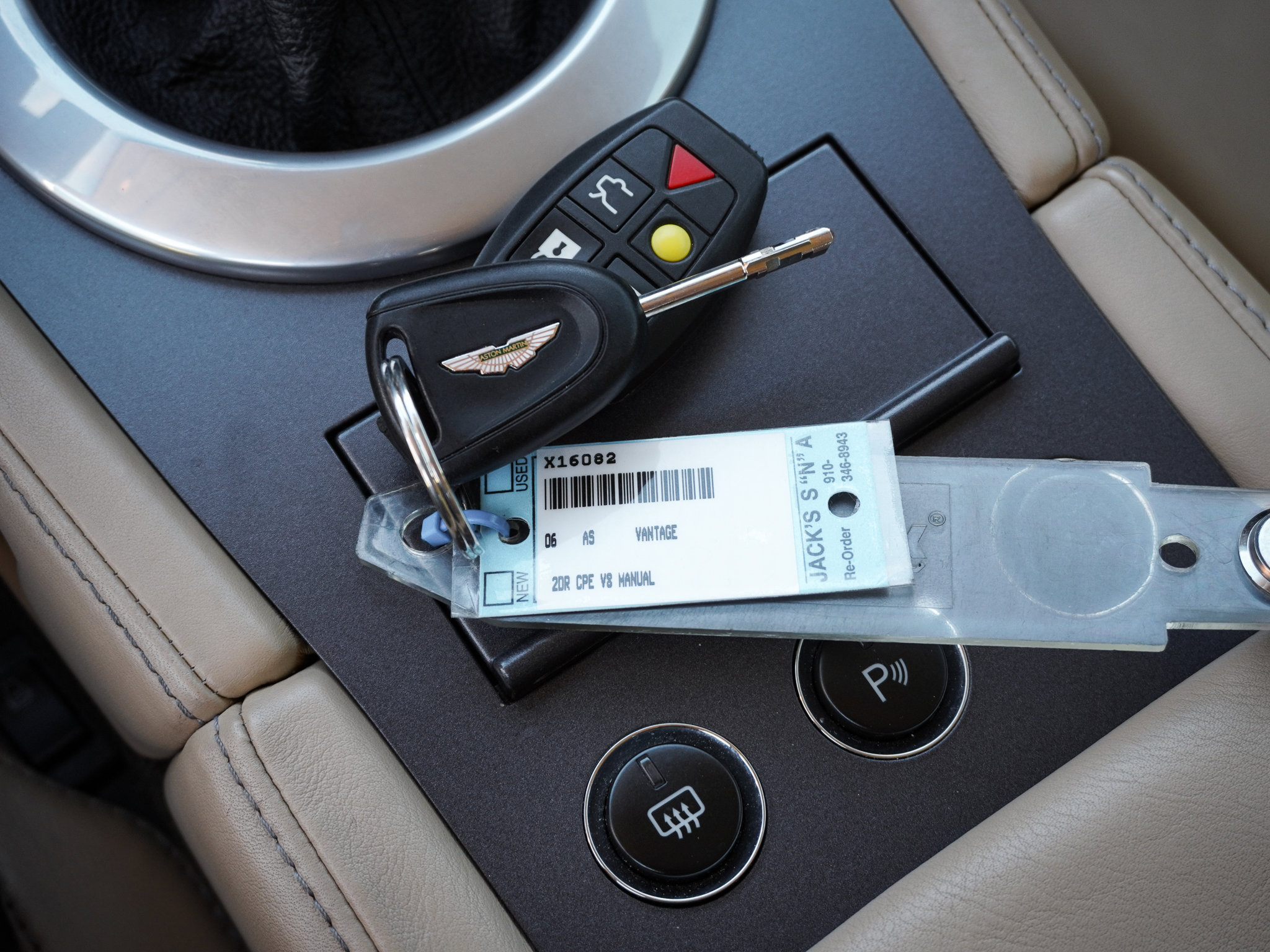 Used 2006 Aston Martin V8 Vantage Coupe RWD image 40