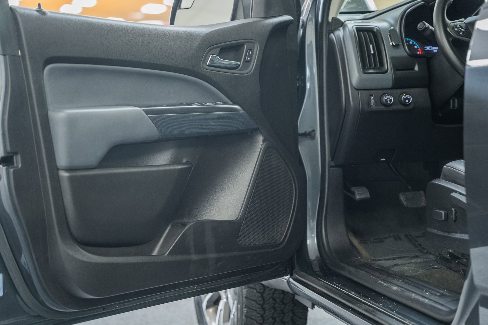 Used 2015 Chevrolet Colorado Z71 image 42